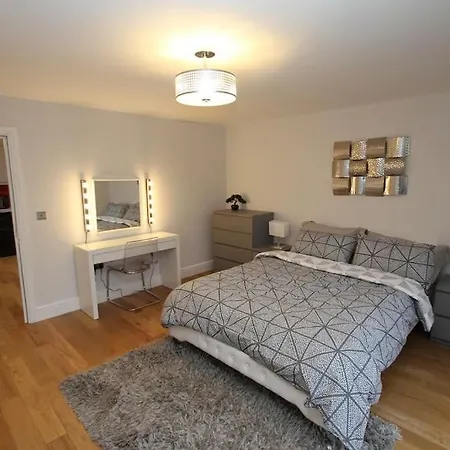 Lovely One Bed Apartment-Near All Transport-Village-Freeparking London Exterior photo