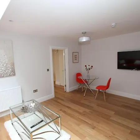 Lovely One Bed Apartment-Near All Transport-Village-Freeparking London Exterior photo