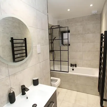 Lovely One Bed Apartment-Near All Transport-Village-Freeparking London Exterior photo