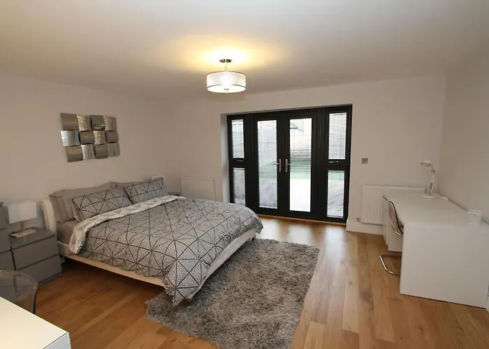 Lovely One Bed Apartment-Near All Transport-Village-Freeparking