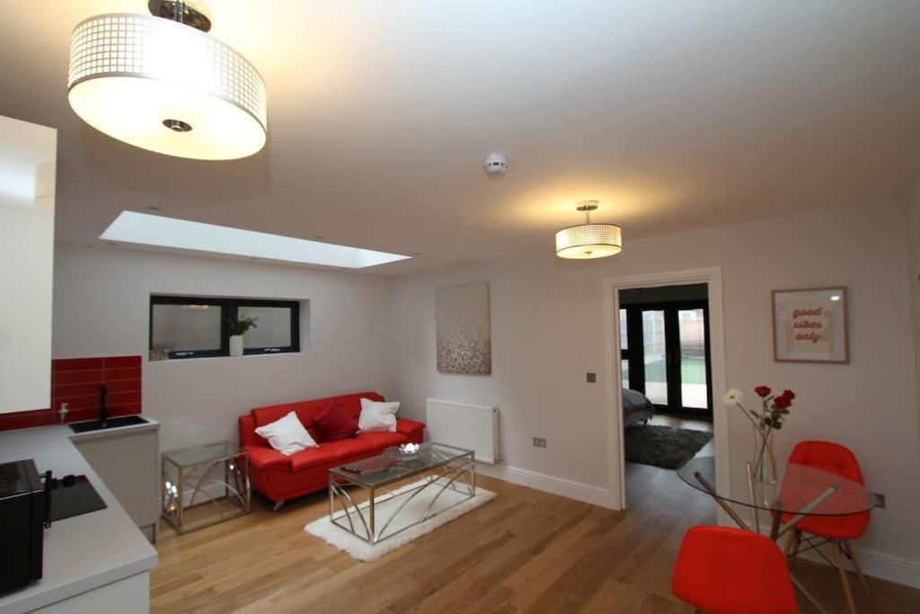 Apartment Lovely One Bed Apartment-near Transport-village-freeparking London