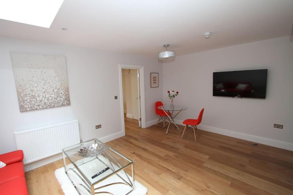 Apartment Lovely One Bed Apartment-near Transport-village-freeparking