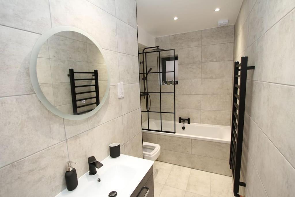 Lovely One Bed Apartment-near Transport-village-freeparking *