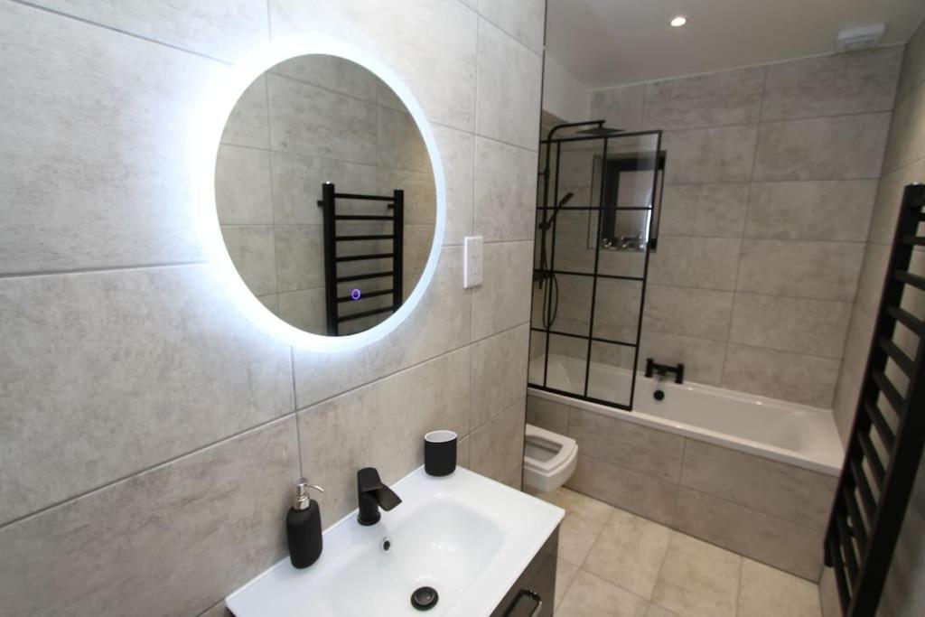 Lovely One Bed Apartment-near Transport-village-freeparking Apartment London