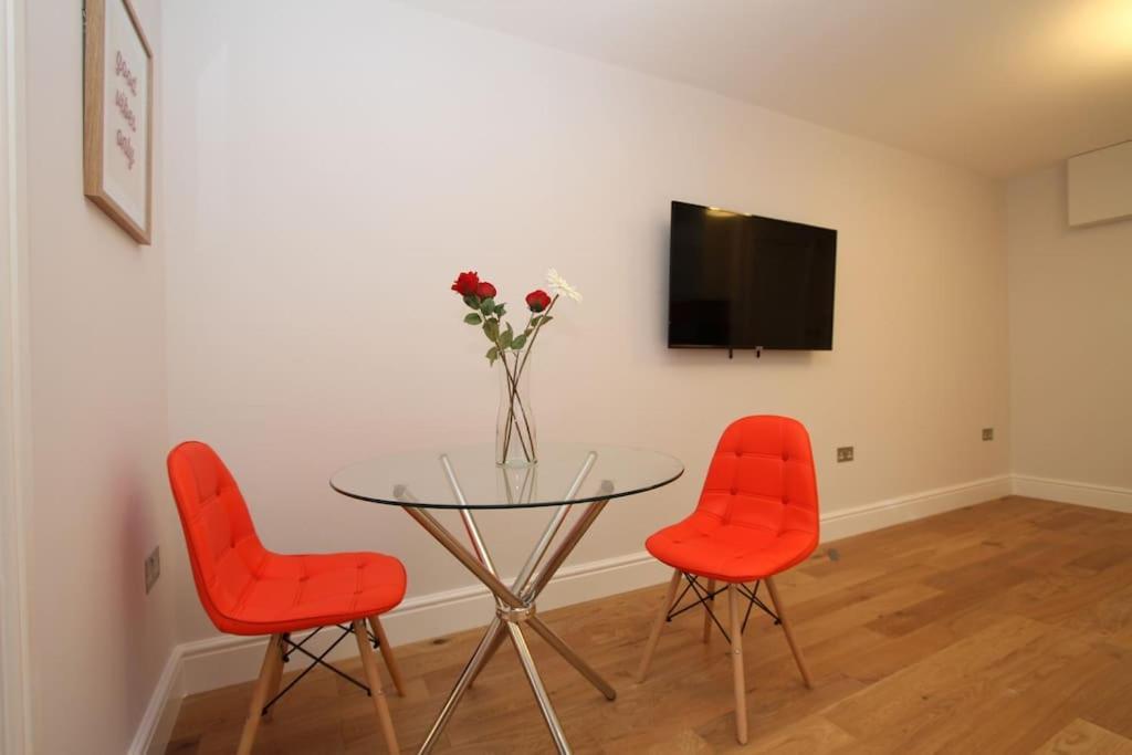 Apartment Lovely One Bed Apartment-near Transport-village-freeparking *